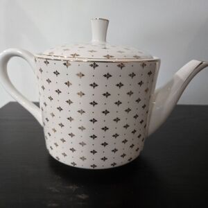 Grace's Ware Elegant White and Gold Teapot